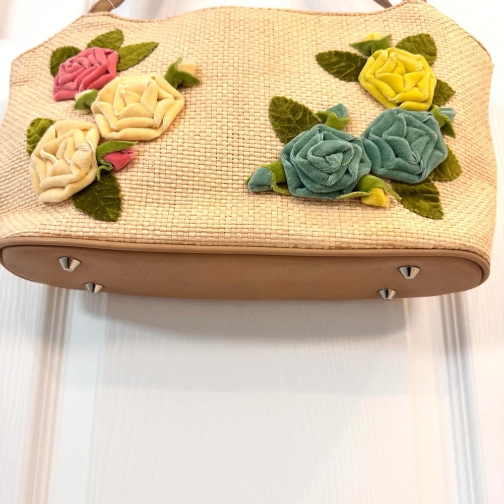 Fossil Forever Cottagecore Straw tote with Velvet flowers new - Picture 3 of 7